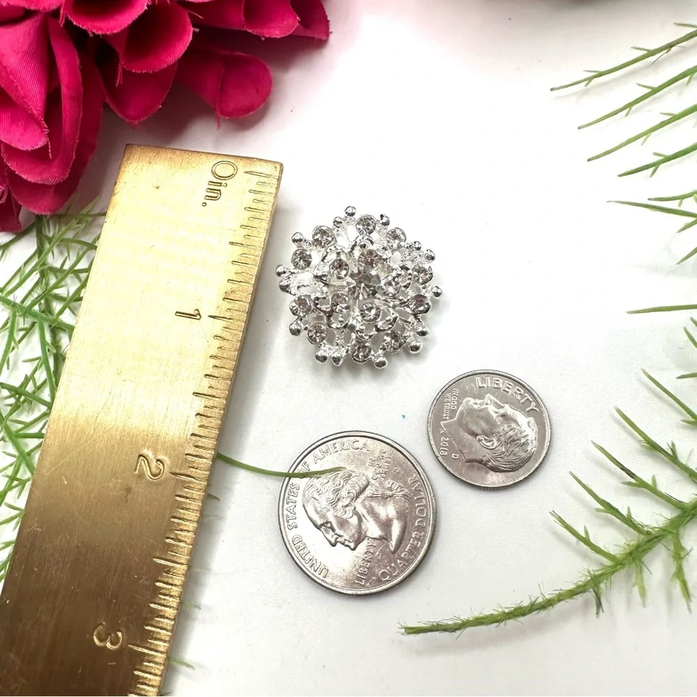 NEW⚜️Classic Crystal Cluster Embellished Brooch